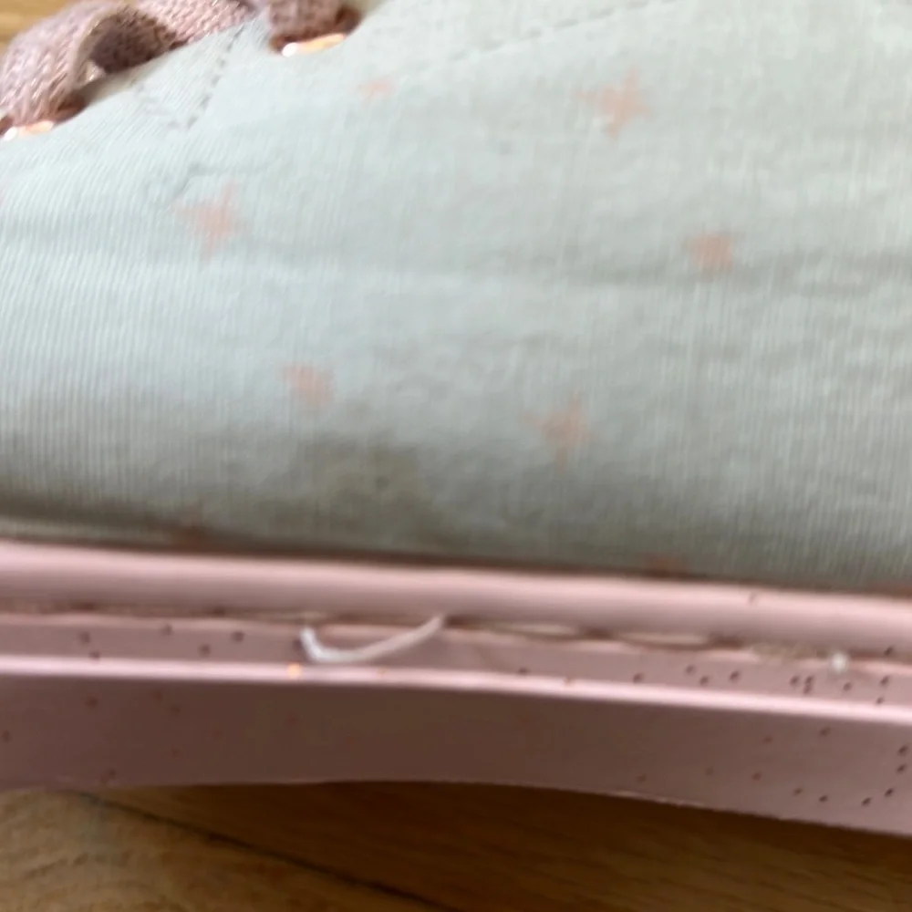 Disney TOMS Princess Aurora Sleeping Beauty Girls Size 3 Sneakers - Picture 9 of 11